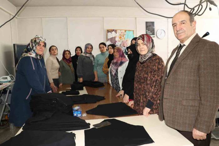 Van’da Dikiş Makineleri Gazze İçin Çalışıyor