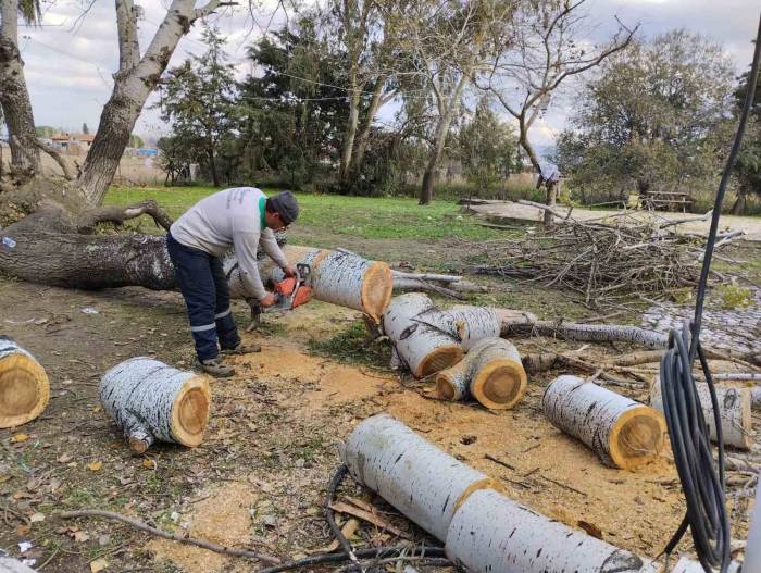Burhaniye Belediyesi Hem Evleri Hem De Gönülleri Isısıtıyor