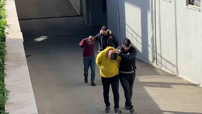 Adana’da Uyuşturucu Sattığı Öne Sürülen 2 Kişiden Biri Tutuklandı