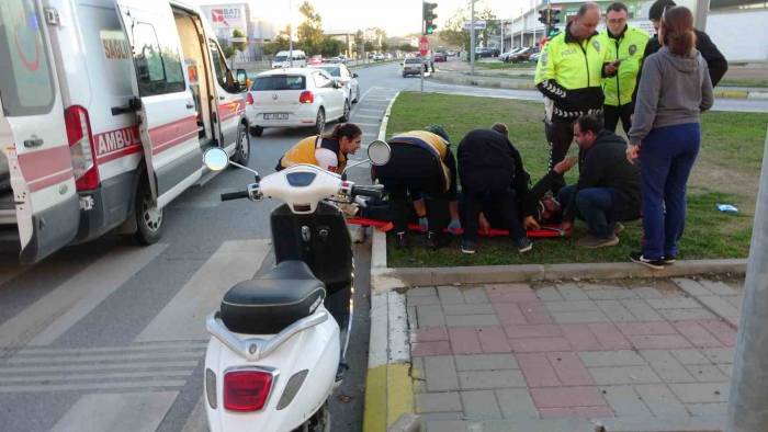 Otomobile Çarpan Motosiklet Sürücüsü Yaralandı