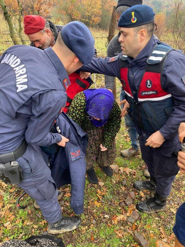 76 Yaşındaki Kayıp Kadın Jandarma Tarafından Bulundu