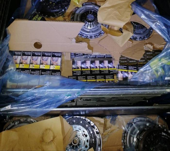 Debriyaj Parçaları Arasında 6 Bin 774 Paket Faturasız Sigara Bulundu