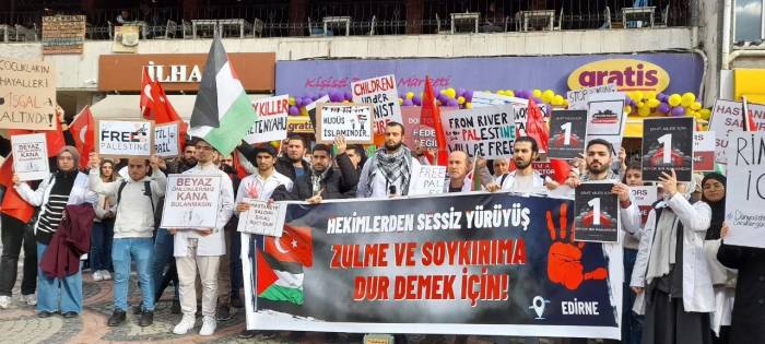 Beyaz Önlüklülerden İsrail’e Tepki Yürüyüşü