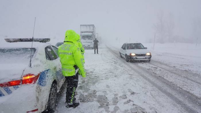 Erzincan’da Kar Ve Tipi Ulaşımda Aksamalara Neden Oldu