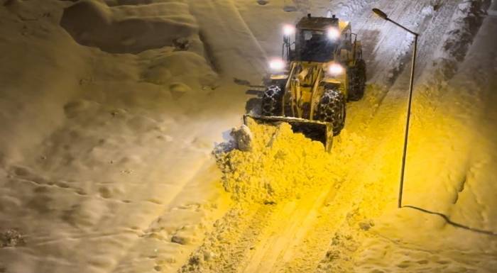 Yüksekova’da Kar Kalınlığı 30 Santimetreyi Buldu, Ekipler Seferber Oldu