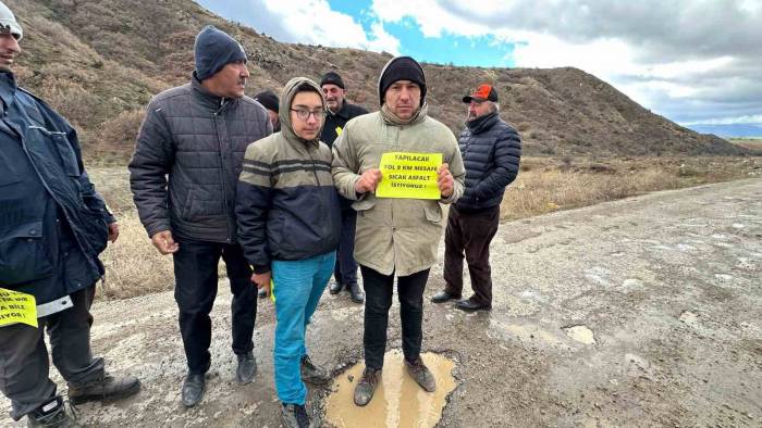 Kahramankazanlılar 35 Mahalleyi Başkent’e Bağlayan Yolun Onarılmasını İstiyor