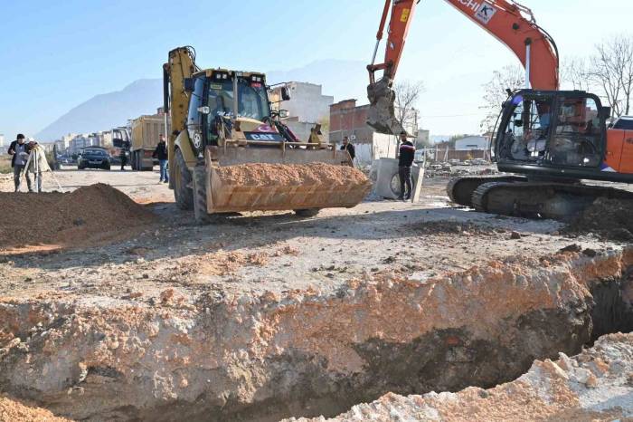 Manisa Trafiğini Rahatlatacak Projede Altyapı Çalışmaları Başladı