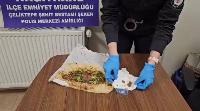 İstanbul’da Polis Merkezinde Akıl Almaz Olay: Sevgilisine Dürüm İçinde Uyuşturucu Getirirken Yakalandı
