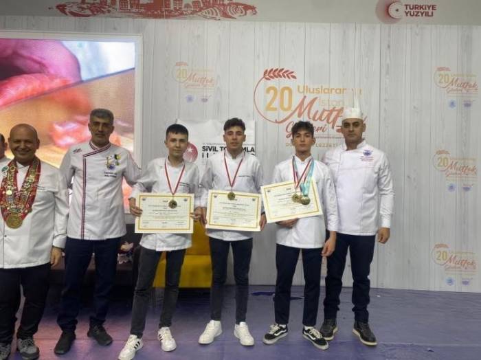 Aşçılık Programı Öğrencilerinden Altın Madalya