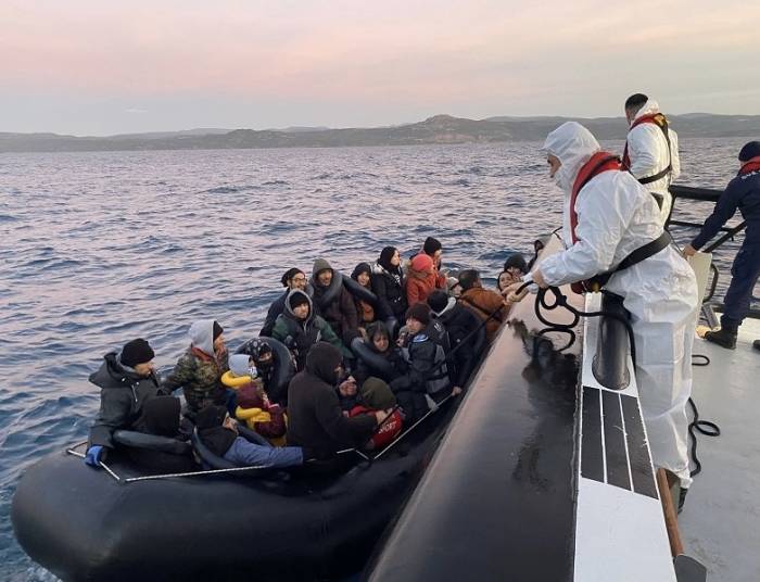 Ayvacık Açıklarında 128 Kaçak Göçmen Yakalandı