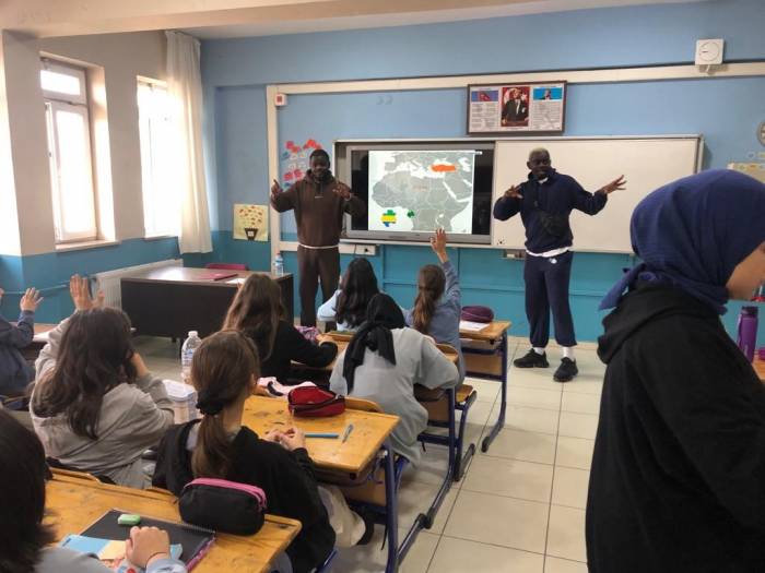Yabancı Öğrenciler Liseli Gençlere Ülkelerini Tanıttı