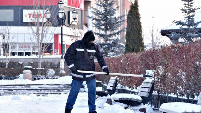 Erzurum’da Kar Ve Soğuk Etkisini Sürdürüyor