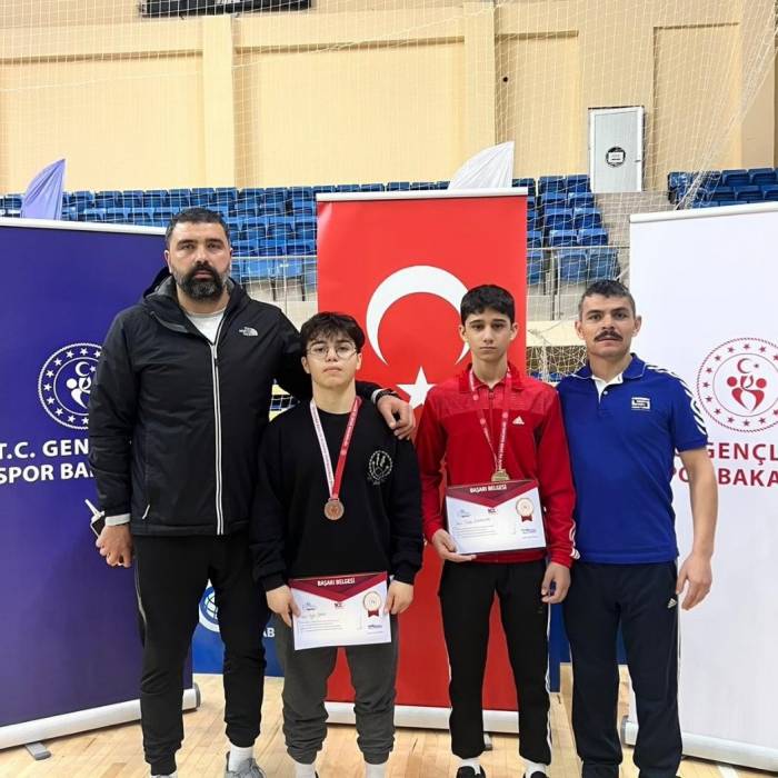 Eskişehirli Sporcular Güreşte Türkiye 3’üncüsü Oldu