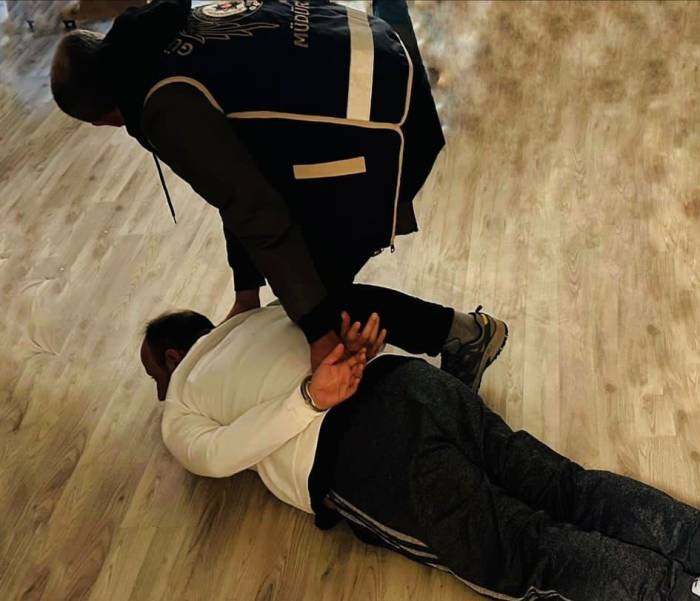 Güvenlik Güçlerine Hakaret Eden Şüpheli Antalya’da Yakalandı