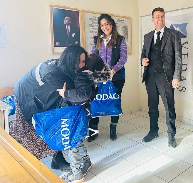 “Her Mevsim Tebessüm” Ekibi Hakkarili Çocuklarla Buluştu