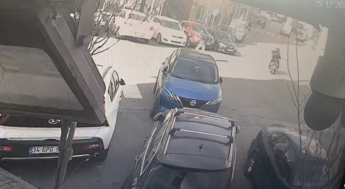 İstanbul’da Gence Silahlı Saldırı Kamerada: Başından Vurulan 18 Yaşındaki Genç Ağır Yaralı