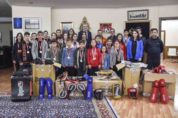 Karacabey’de ‘Her Evden Lisanslı Bir Sporcu’ Hedefi