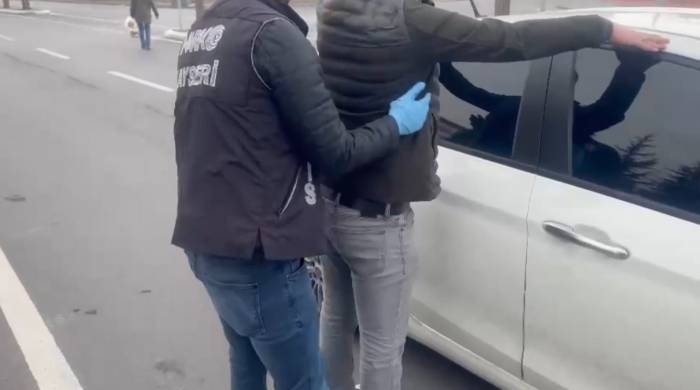 Kayseri’de Uyuşturucu Tacirlerine Suçüstü: 2.7 Kilo Uyuşturucu Madde Ele Geçirildi