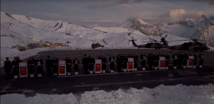 Hakkari’de Şehitler İçin Tören Düzenlendi