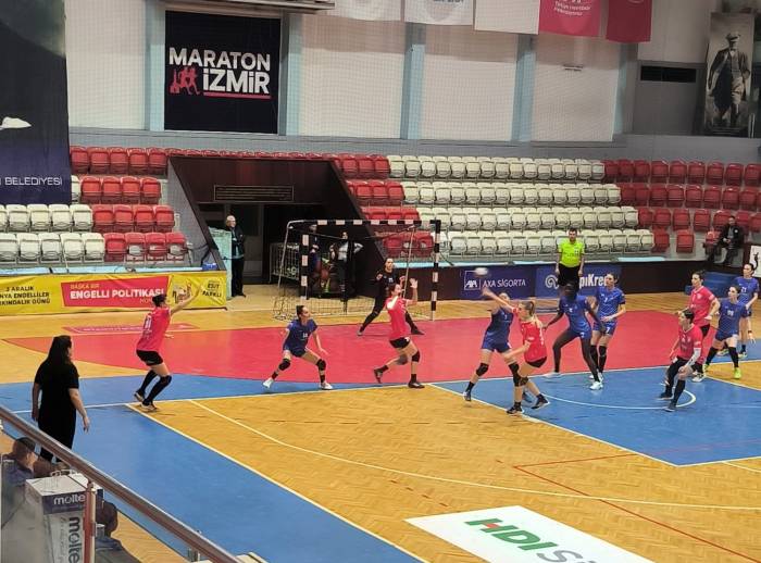 Konyaaltı’nın Mavi Kelebekleri’nden “10 Numara” Galibiyet