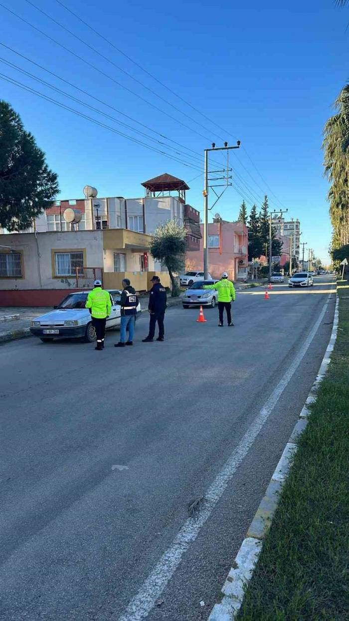Kozan’da Kumar Oynayan 5 Şahsa 24 Bin Tl Para Cezası