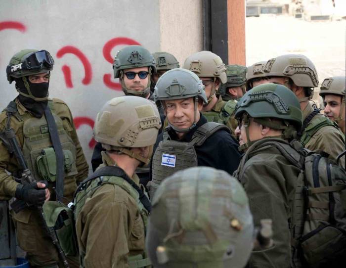 Netanyahu, Gazze’nin Kuzeyindeki İsrail Askerlerini Ziyaret Etti