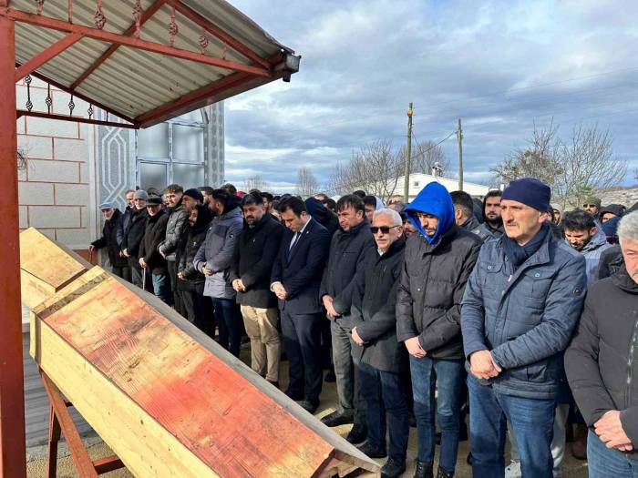Ordu’da Dereye Uçan Otomobilde Hayatını Kaybeden Çift Son Yolculuğuna Uğurlandı