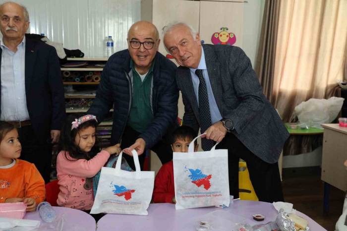 Elleriyle Ördükleri Binlerce Bere Ve Atkıyı Depremzede Çocuklara Gönderdiler