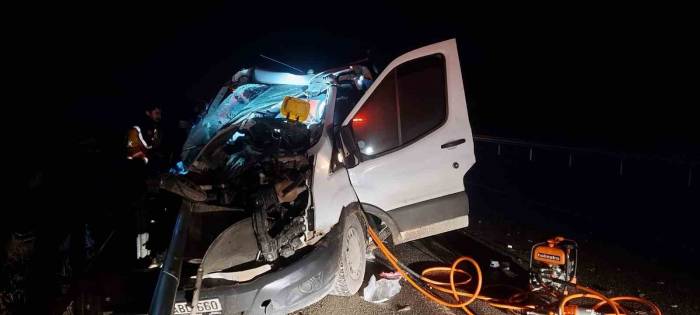 Uşak’ta Kamyonet İle Kamyon Çarpıştı: 1 Ölü