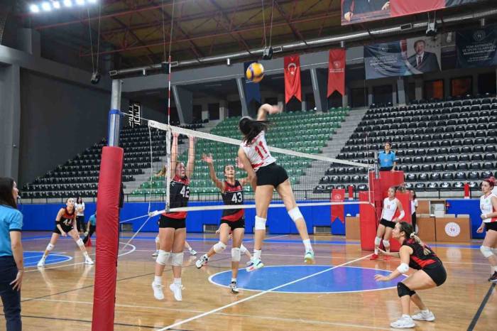 Manavgat Belediyespor Kadın Voleybol Takımı Dolu Dizgin