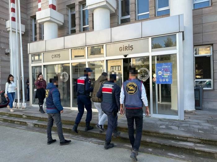 Cinayet Zanlısını Jasat Ekipleri Kıskıvrak Yakaladı