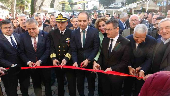 Ev Hanımlarının El Emekleri Fuarda Görücüye Çıktı