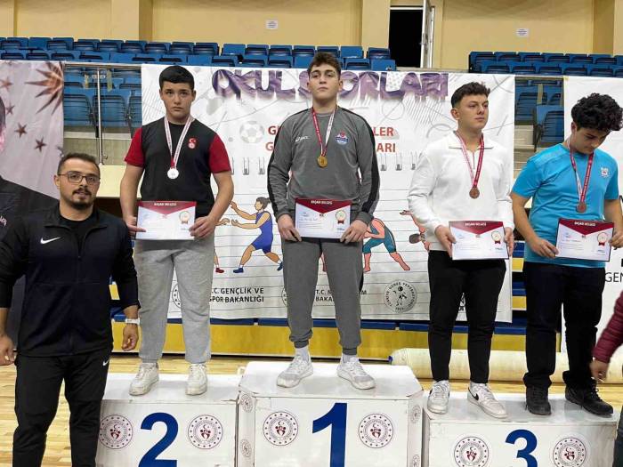 Gençler B Erkek Güreş Grup Müsabakalarına Bilecik Ev Sahipliği Yaptı