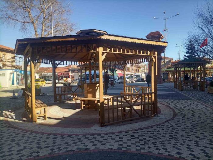 İlk Günden Çöplüğe Çevrildi