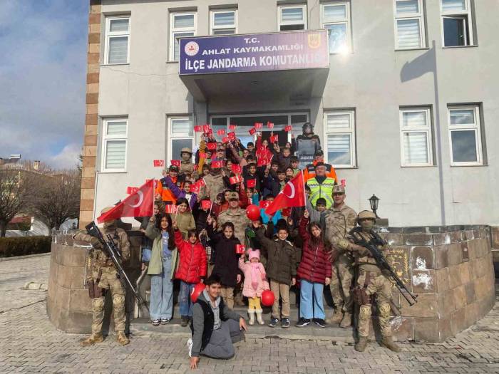 Jandarma Personeli Çocuklarla Buluştu