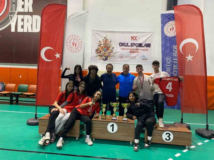 Floor Curling’e Köyceğiz Naip Hüseyin Anadolu Lisesi Damgası