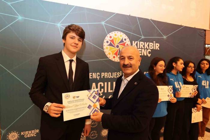 Gençler "Liderliği" Öğreniyor