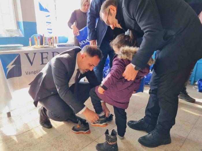 “Her Mevsim Tebessüm” Ekibi Muşlu Çocuklarla Buluştu