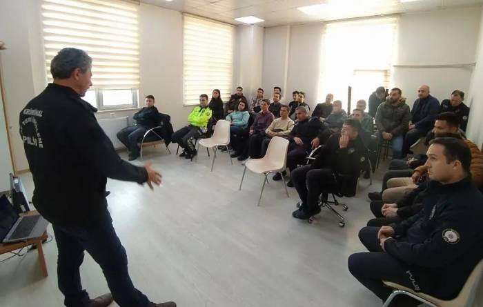 İlçelerde Görev Yapan Polislere Olay Yeri İnceleme Eğitimi Verildi