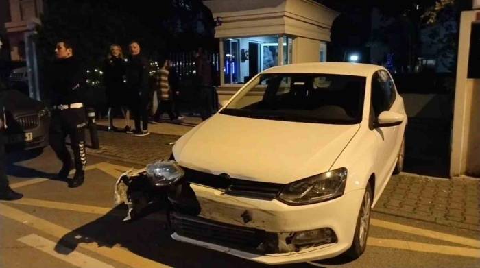 Kadıköy’de Otomobil Motosiklete Çarptı: 1 Ağır Yaralı