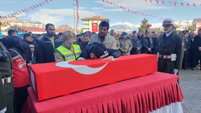 Şehit Eşe Son Veda