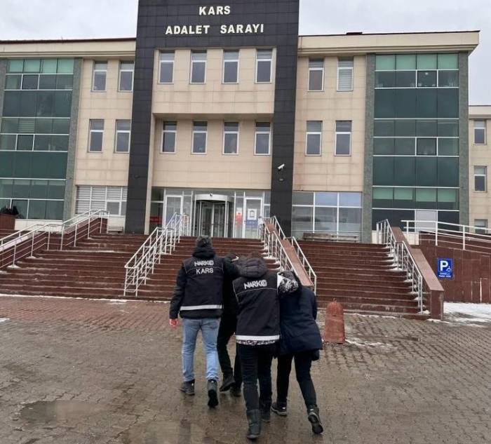 Kars’ta Uyuşturucu Taciri 2 Kişi Tutuklandı