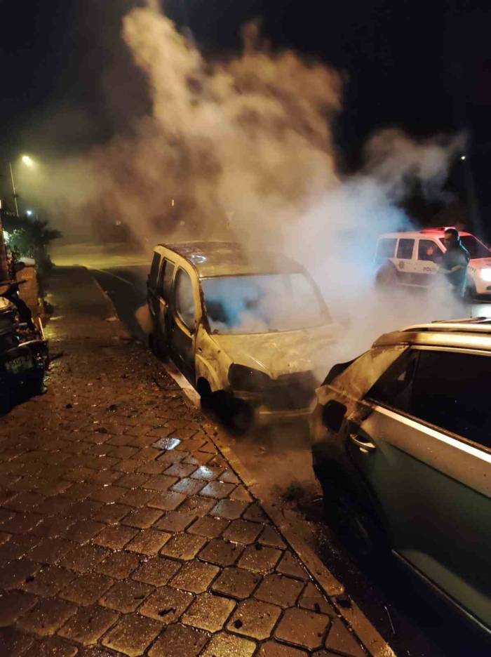 Kuşadası’nda Araçların Kundaklandığı İddiası
