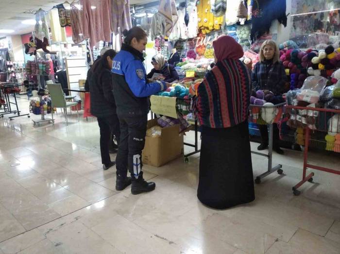 Polis, Kırşehir’de Dolandırıcılık Bilgilendirmesi Yapıyor