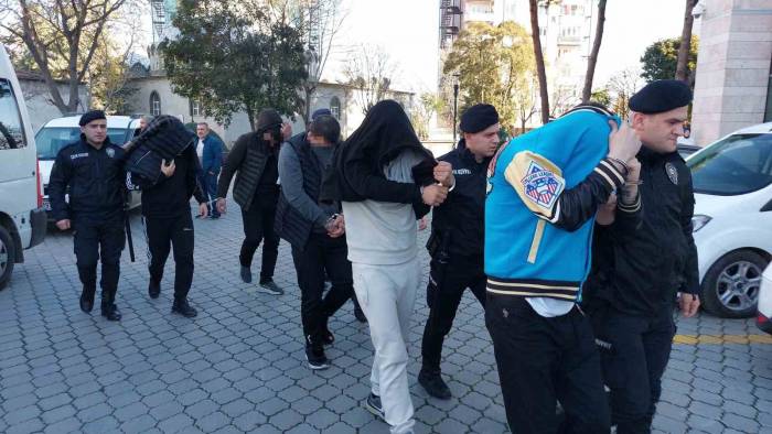 Bonzai Hammaddesiyle Yakalanan 5 Kişi Adliyeye Sevk Edildi
