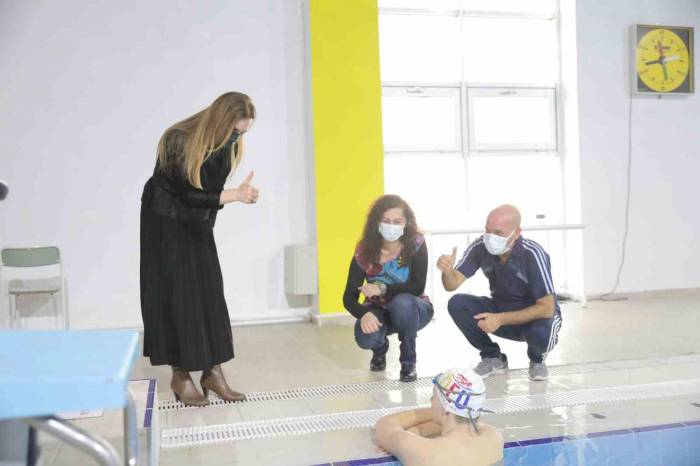 Deü’lü Yüzücülerden 1 Rekor, 8 Madalya