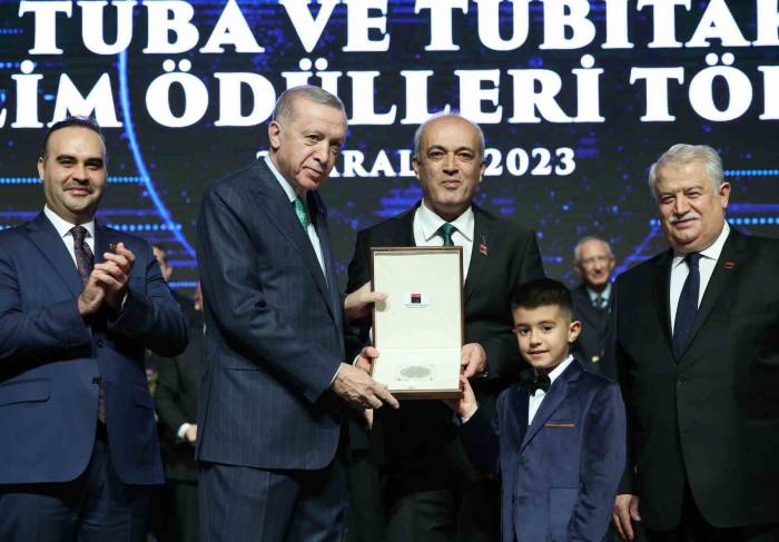 Erciyes Üniversitesi’ne Ödül Yağmuru