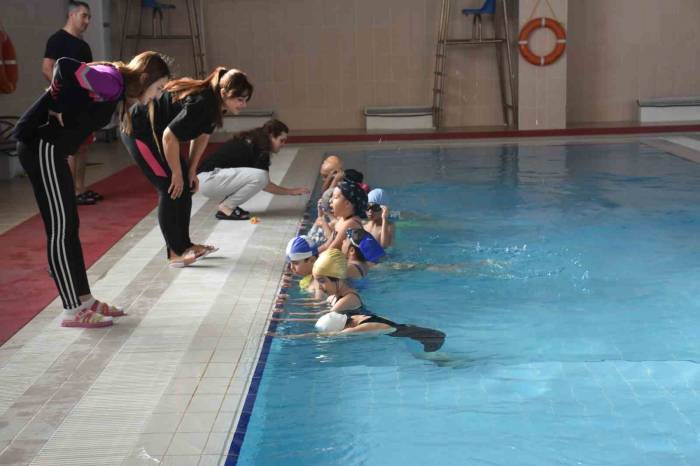 15 Bin Öğrenciye Yüzme Kursu Verildi