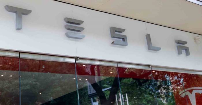 Tesla Fabrikasında Robotun Mühendise Saldırdığı Ortaya Çıktı