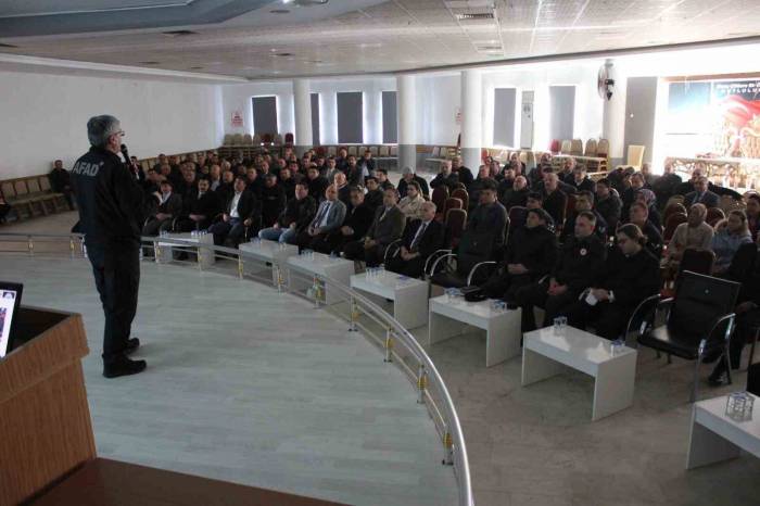Kamu Personellerine Afet Ve Acil Durum Bilgilendirme Toplantısı